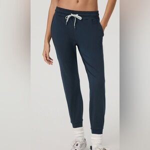 Vuori  Performance Crop Jogger Pants~XSMALL~ in black